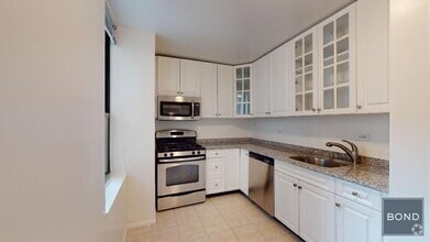 Building Photo - 247 W 87th St