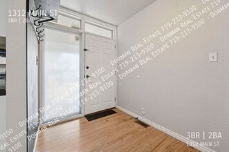 Building Photo - 1312 Main St