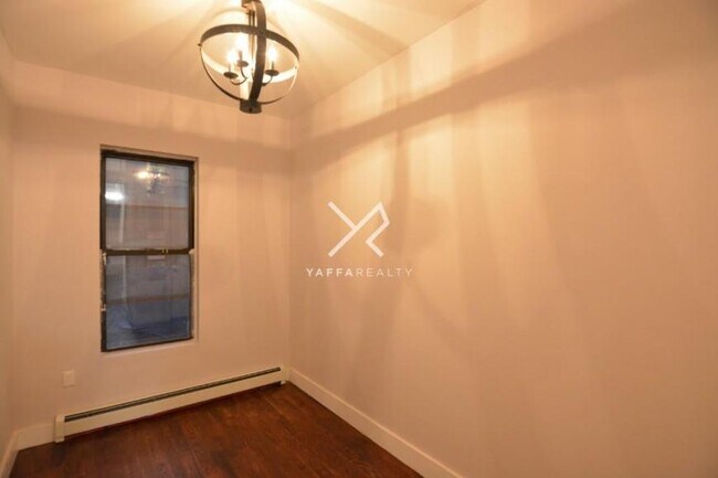 Foto del edificio - 2 bedroom in Flushing NY 11385