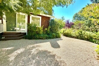 Building Photo - 1065 Summit Lake Dr