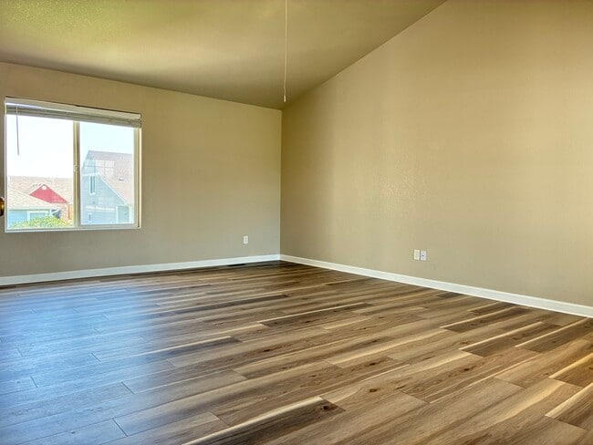 Building Photo - 325 Hawthorne Ave