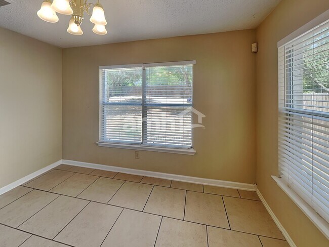 Building Photo - 8043 Cantura Mls