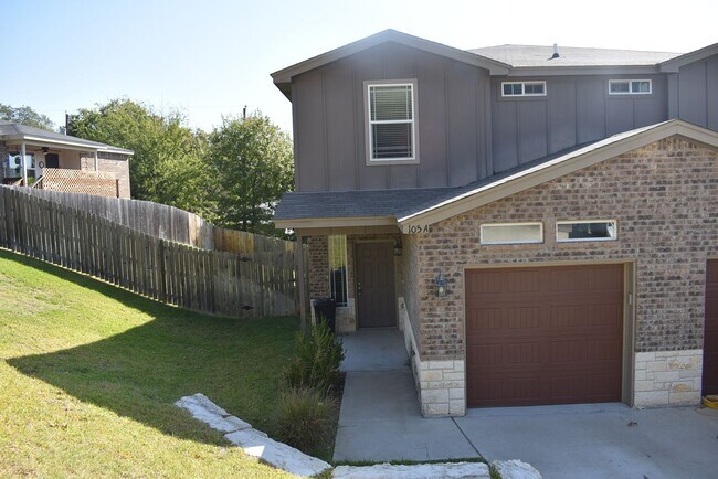 Foto del edificio - 105 Stone Canyon Ct