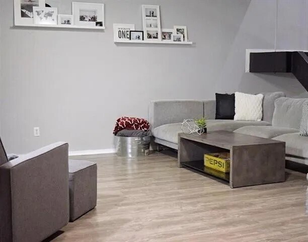 Foto del edificio - 208 E Rucker St