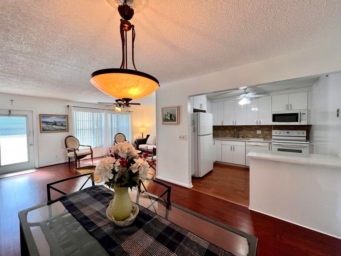 Primary Photo - 208 Wellington A