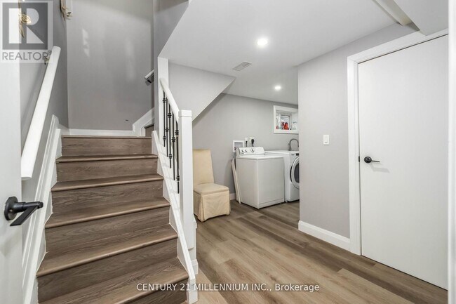 Building Photo - 67 Coxworth Crescent