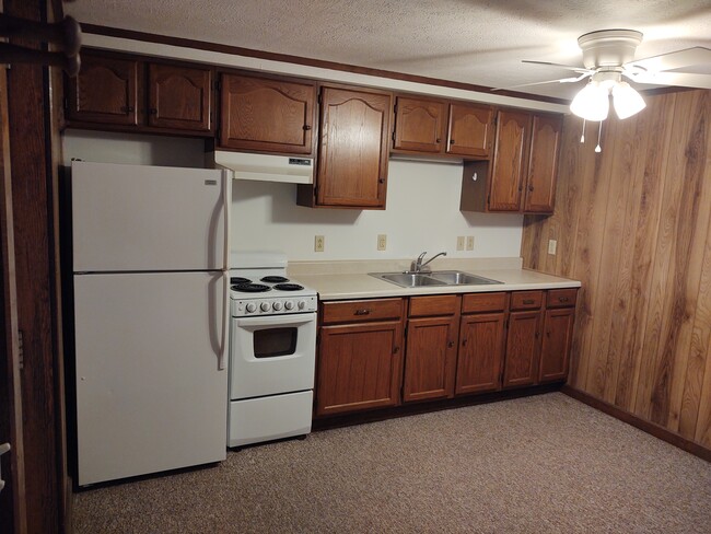 Kitchen - 102 Stone House Dr