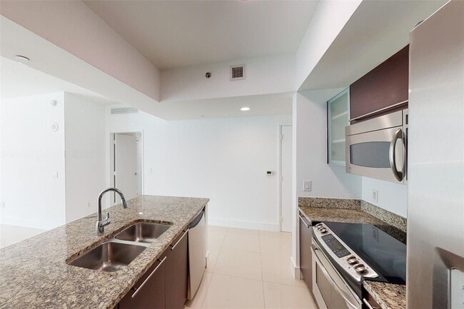 Building Photo - 951 Brickell Ave