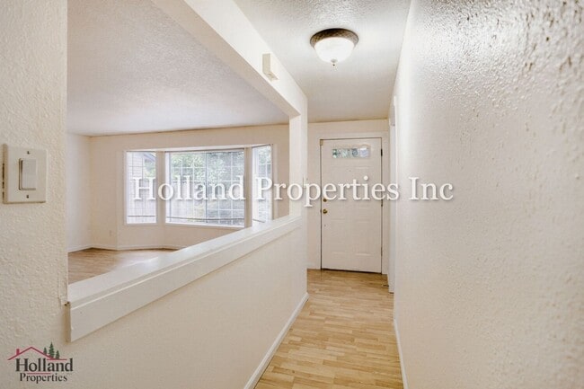 Building Photo - 13178 SW Tamera Ln
