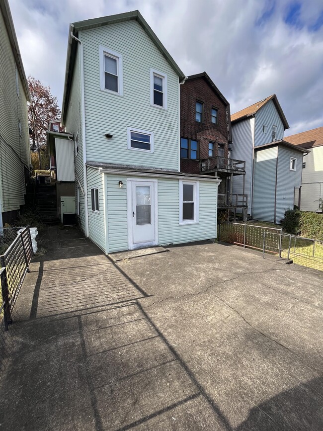 Photo - 1511 Ridge Ave House