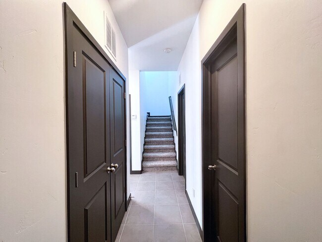 Foto del edificio - Mission Valley 3 Bedroom 2.5 Bath Townhome
