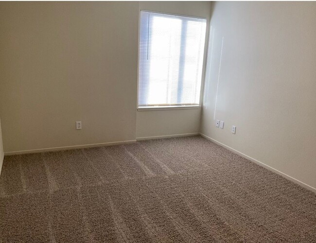 Foto del edificio - 2434 N Main St