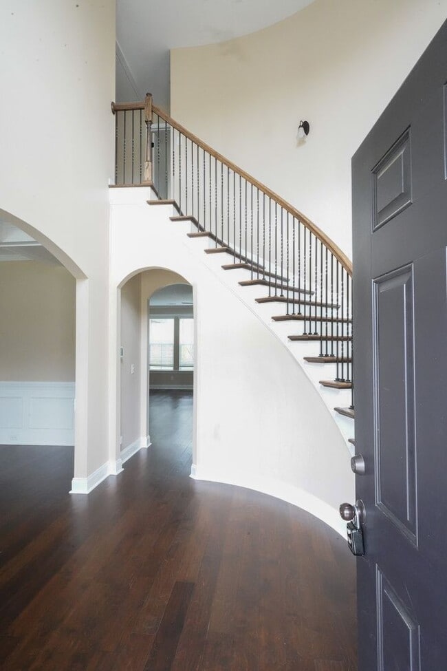 Foto del edificio - Available Now!