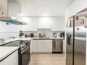 Building Photo - 1825 W 44th Pl