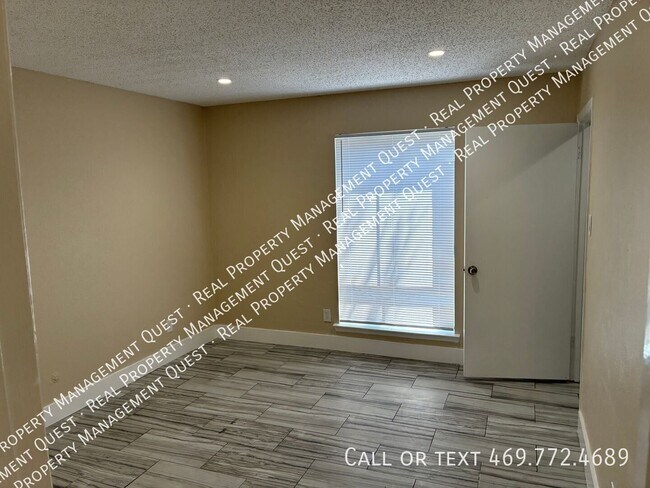 Foto del edificio - 4641 Country Creek Dr