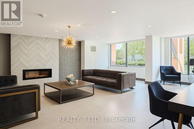 Photo du bâtiment - 1270-1270 Maple Crossing Blvd
