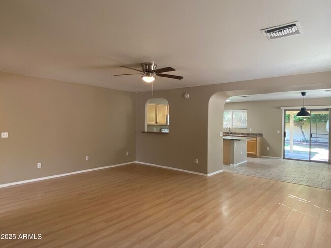 Building Photo - 4018 E Tether Trail