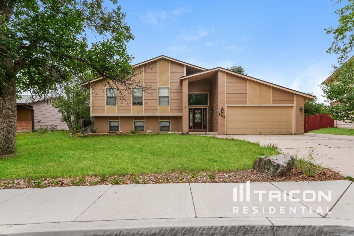 Foto principal - 4875 Old Farm Cir W