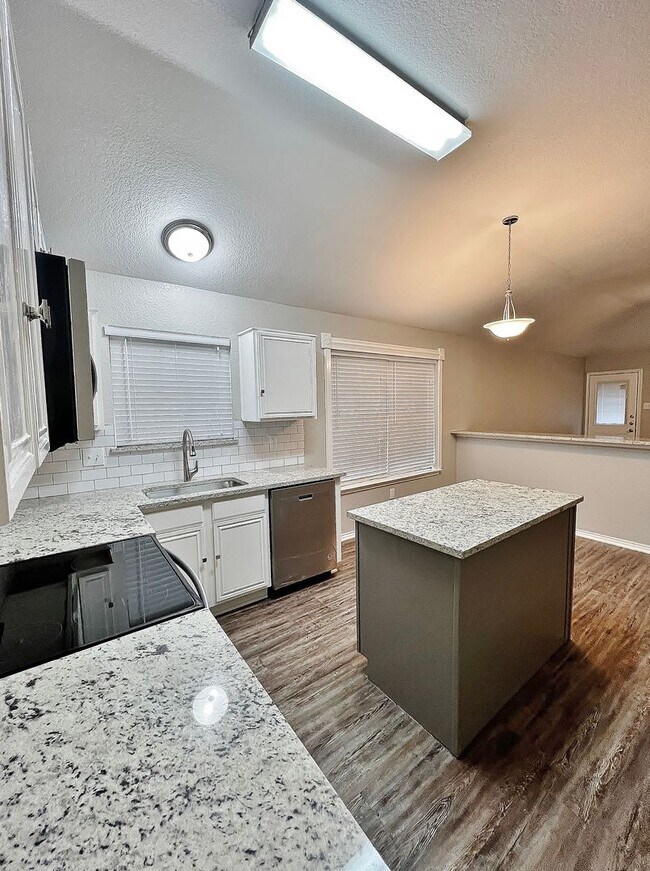 Foto del edificio - Spacious 4/2/2 in Cedar Hill For Rent!