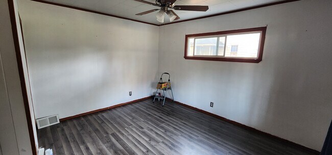 Building Photo - 2251 Sunnyknoll Ave