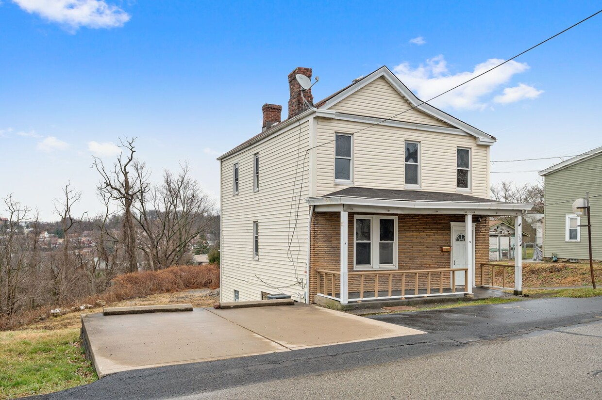 Foto principal - Newly Renovated 3 Bed, 2 Bath Single Famil...