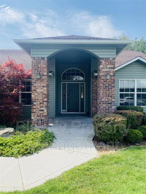 Foto principal - 15111 Kings Row Rd