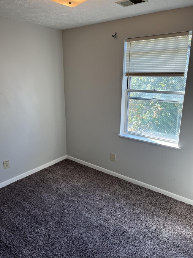 3809 Harrison Ave Unit 10, Cincinnati, OH 45211 Room for Rent in