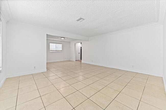 Foto del edificio - 6575 NW 3rd St