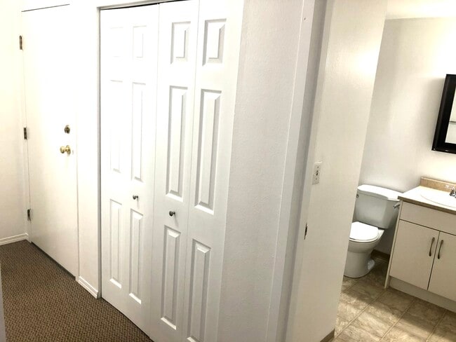 Building Photo - 1 Bedroom in Lower Lonsdale