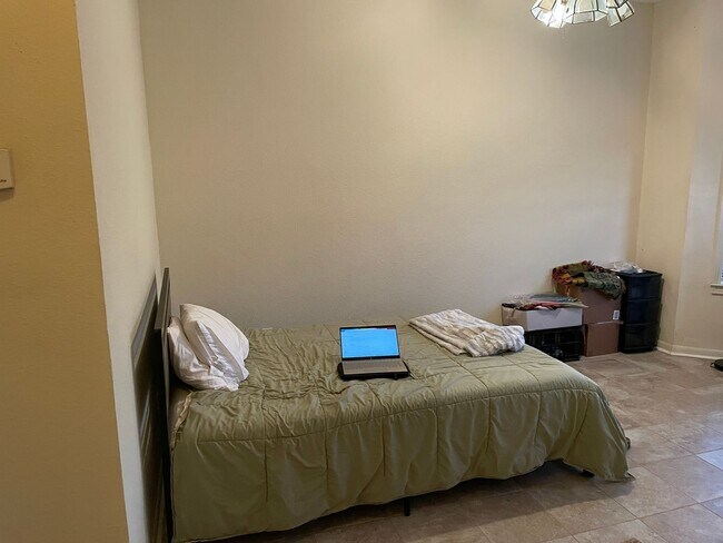 Foto del edificio - 915 W 23rd St