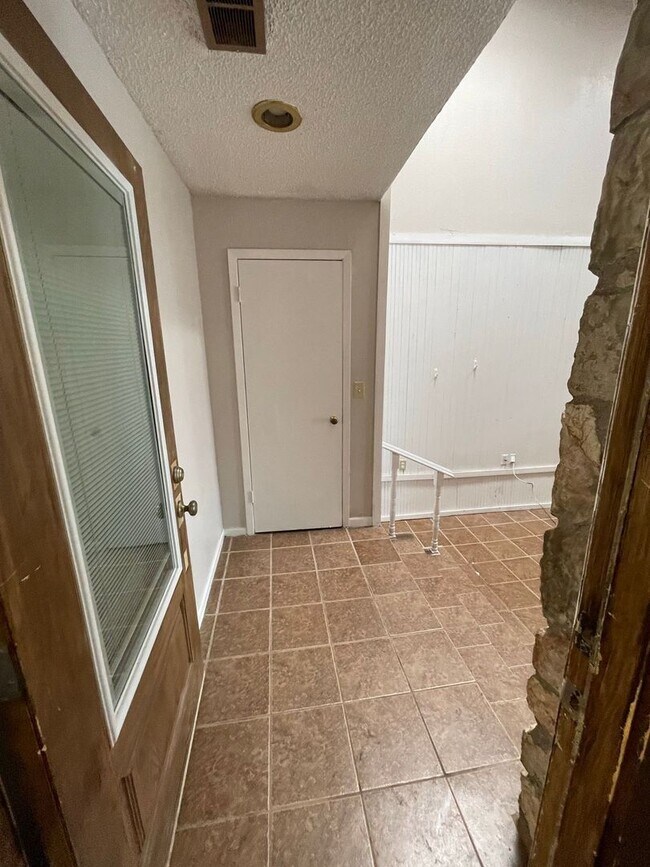 Foto del edificio - Spacious & Affordable Home for Lease on Go...