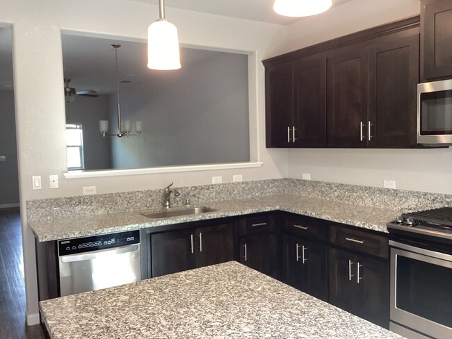 Foto del edificio - 3/2.5 Move in ready in Rocklin