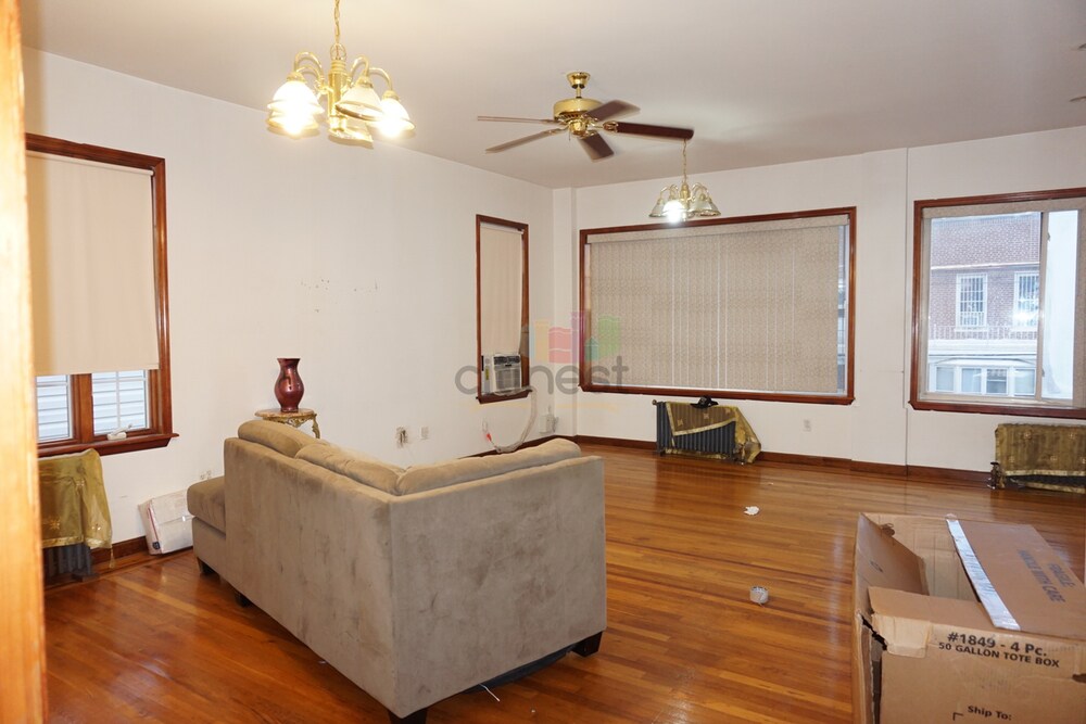 Primary Photo - 724 Bay Ridge Ave