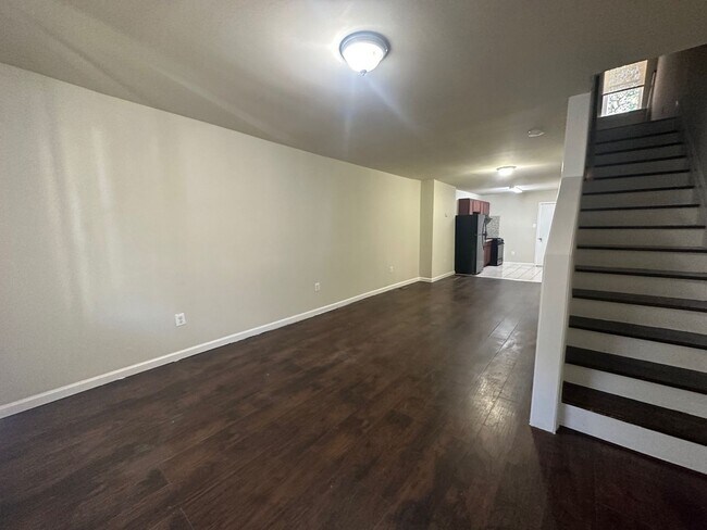 Building Photo - 3 BED 1 BATH HOME FOR RENT.