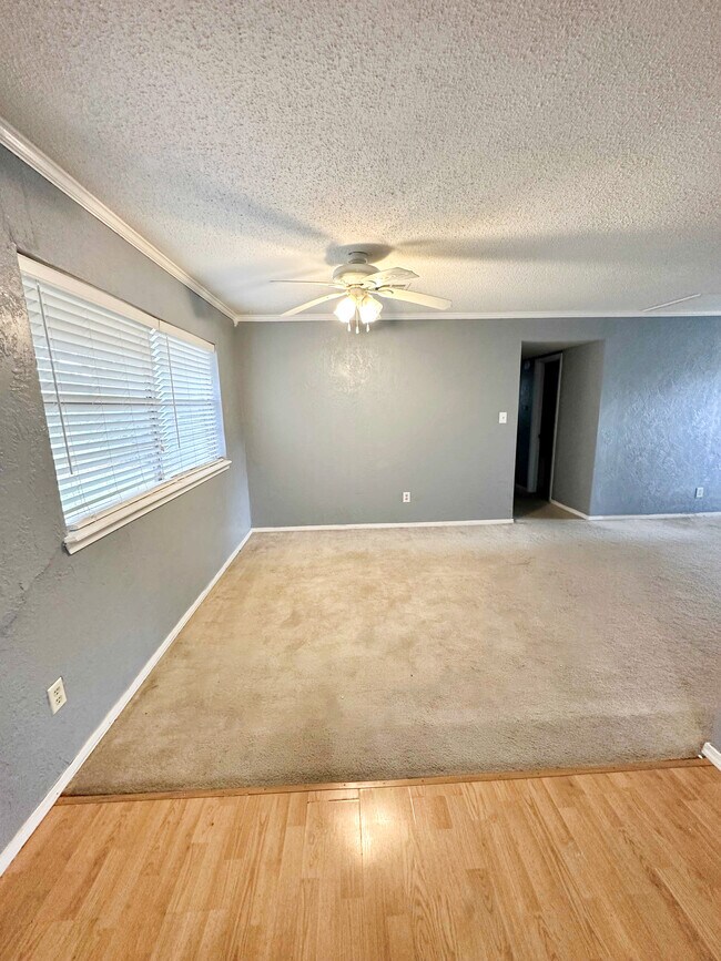 Foto del edificio - 5323 NW Ash Ave