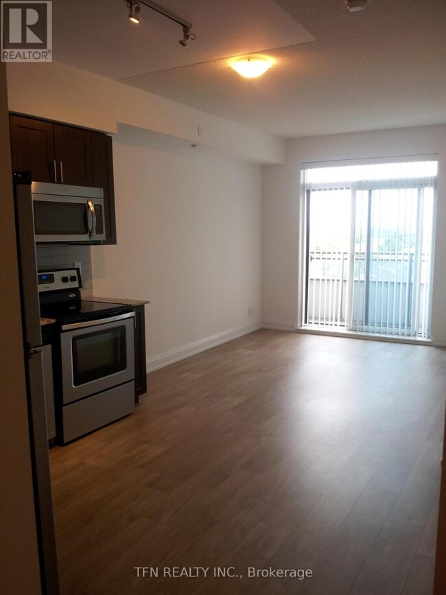 Building Photo - 7900-7900 Bathurst St