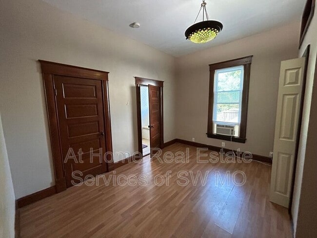 Foto del edificio - 818 W Monroe Terrace