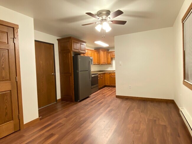 Foto del edificio - 303 S Commercial St