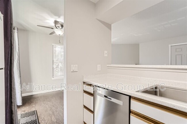 Foto del edificio - 5745 W Atlantic Pl