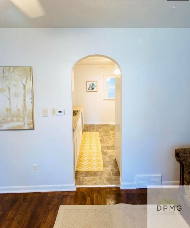 Photo - 621 W Hodge Ave House