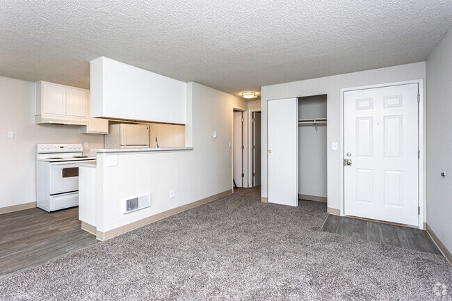 1BR, 1BA - 546SF - The Monroe