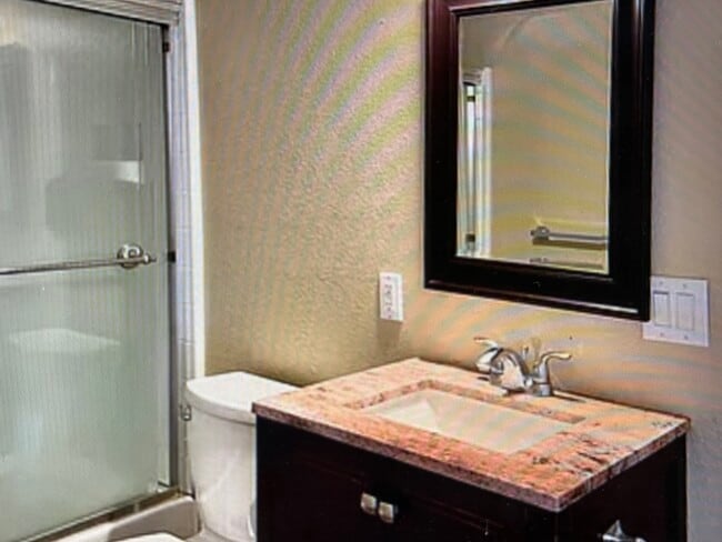 powder bath - 1114 E Carter Dr