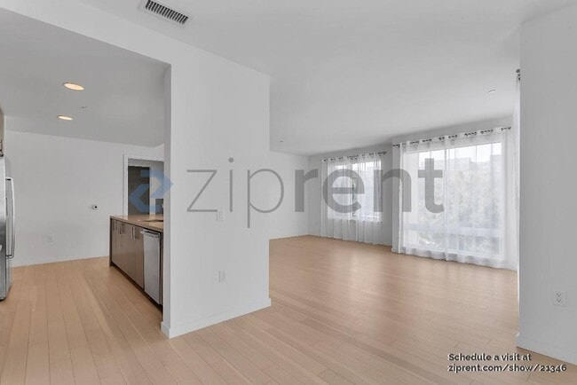 Building Photo - 52 Innes Ct