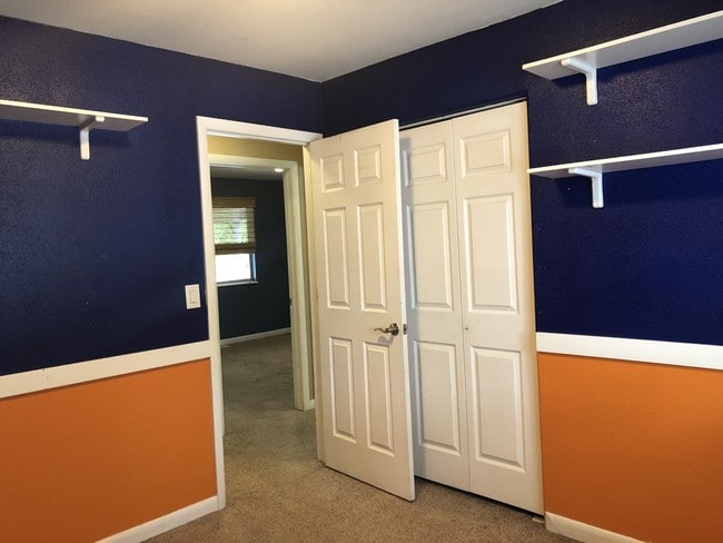 Building Photo - 4BR 2BA Home Corner Lot!
