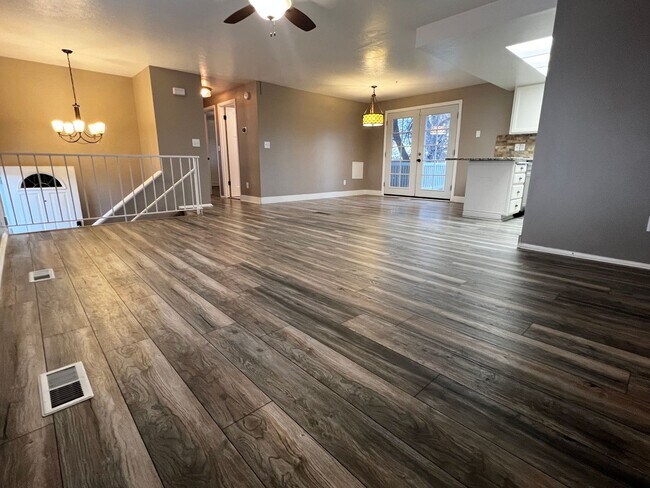 Building Photo - 4 Bedroom/2 Bathroom House in Clearfield