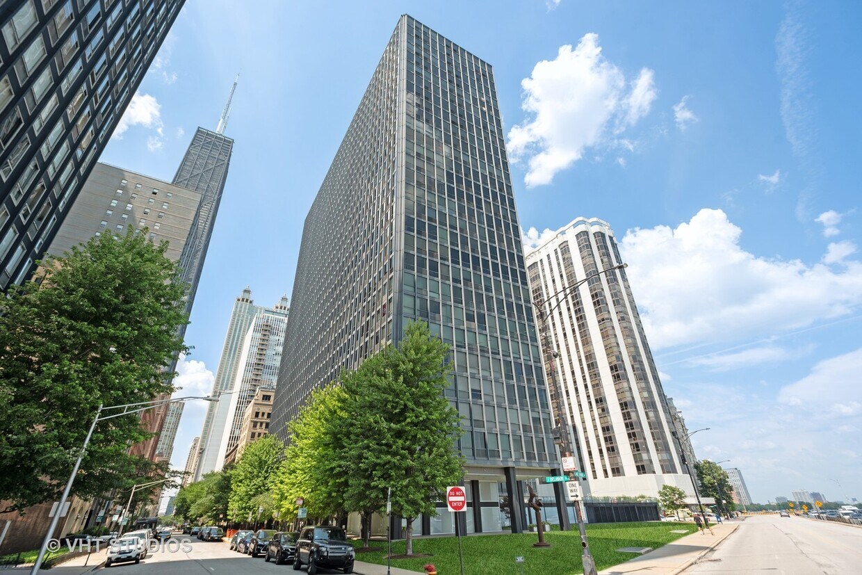 Foto principal - 900 N Lake Shore Dr