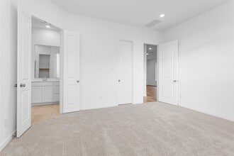 Building Photo - 29323 Meadowcreek Hl Dr