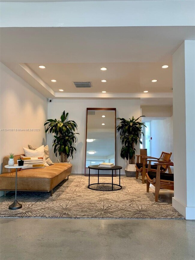 Foto del edificio - 7928 West Dr