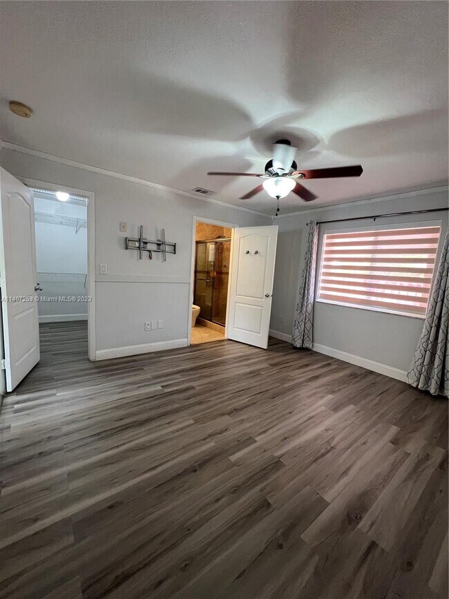 Foto del edificio - 8285 NW 186th St