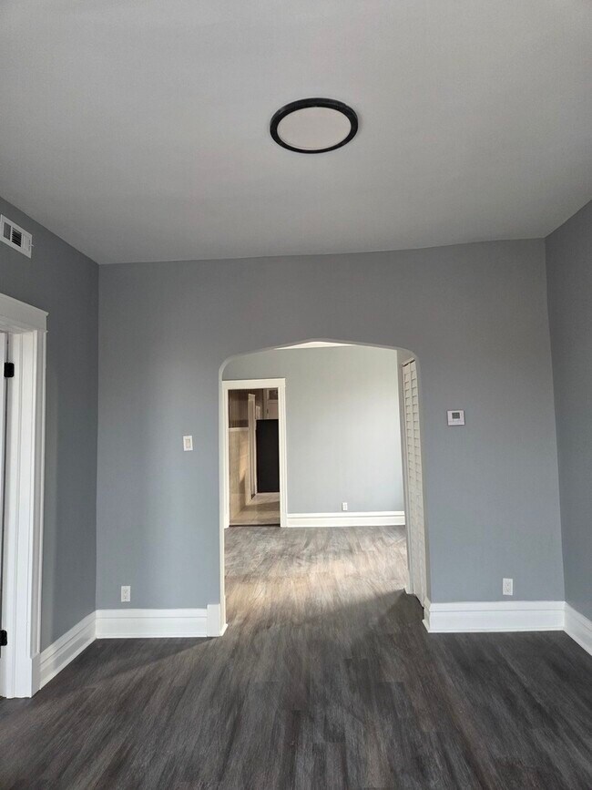 Building Photo - 1425 W 62nd St